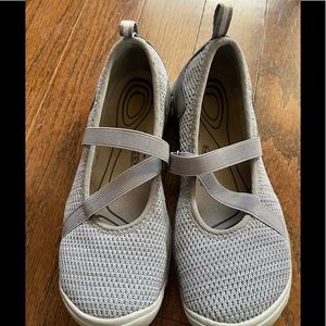 Keen gray flats 7M